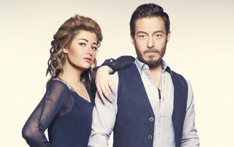 صور أحمد زاهر وزوجته هدى تستعيد رشاقتها بعد الحمل في حفل رأس السنة